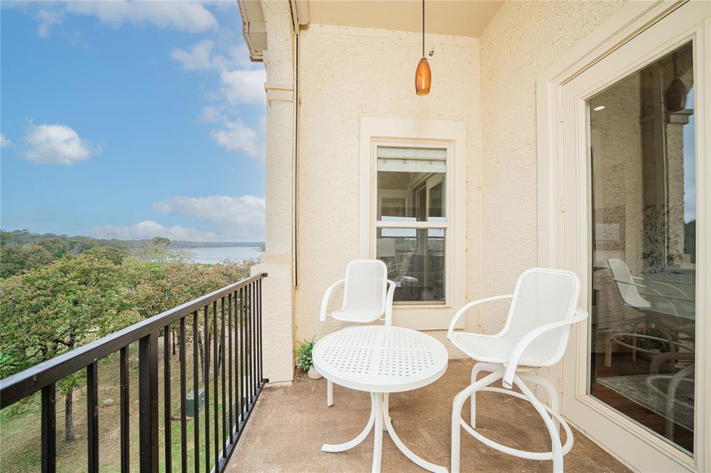 Cascades Lake Towers - Residential