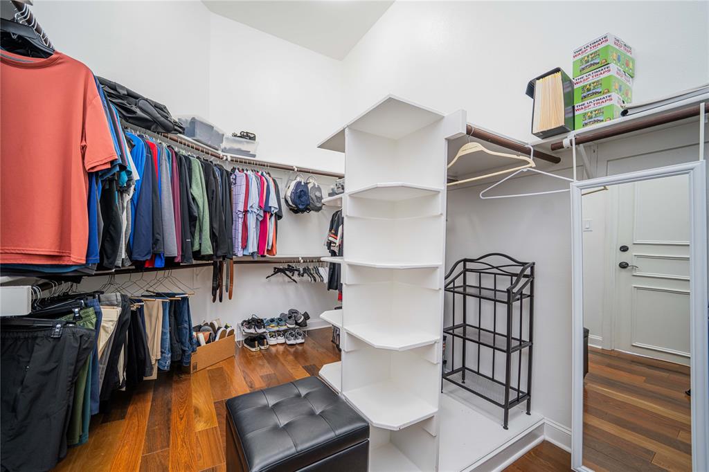 Cascades Lake Towers - Residential