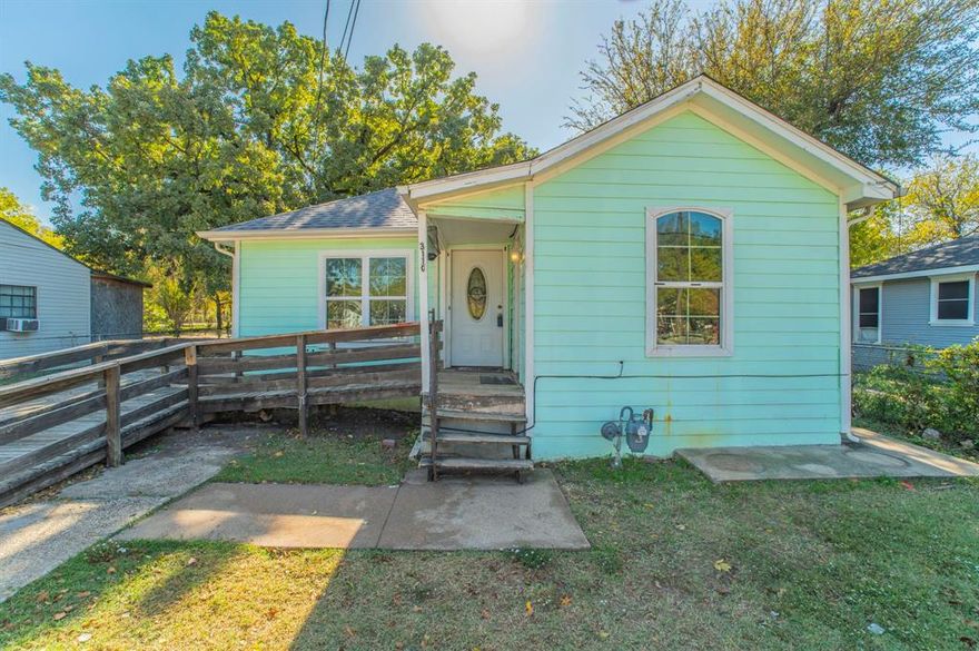Welcome Home to 3110 Canada Dr, Dallas, TX!
Spacious Lot • Close to Downtown • Full of Potential either.  House could be moved to new location, lots of options
Looking for a home with room to spread out but still close to all the action? You’ll love this 4-bedroom, 2-bath home just minutes from downtown Dallas and the lively Trinity Groves entertainment district!
Sitting on a large one-third-acre lot, this property gives you the best of both worlds—city convenience with a yard big enough to truly enjoy. There’s plenty of space for kids or pets to play, for weekend barbecues, or even to start your dream garden.
Inside, you’ll find a comfortable layout with four spacious bedrooms, two full bathrooms, and inviting living areas that flow easily from room to room. The home is ready for your personal touch—whether you’re settling in right away or looking to make it your own over time.
Buyer and or buyers agent to verify all information and measurements, schools
With quick access to major highways, downtown Dallas, Trinity Groves, and Bishop Arts, you’re never far from great restaurants, entertainment, and shopping.
THREE OF THE BEDROOMS DO NOT HAVE CLOSETS