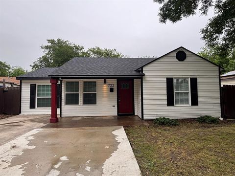 Photo of 722 SE 11th Street, Grand Prairie, TX 75051 (MLS # 21258407)