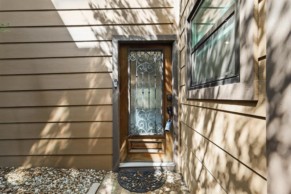 3102 Pin Oak Court