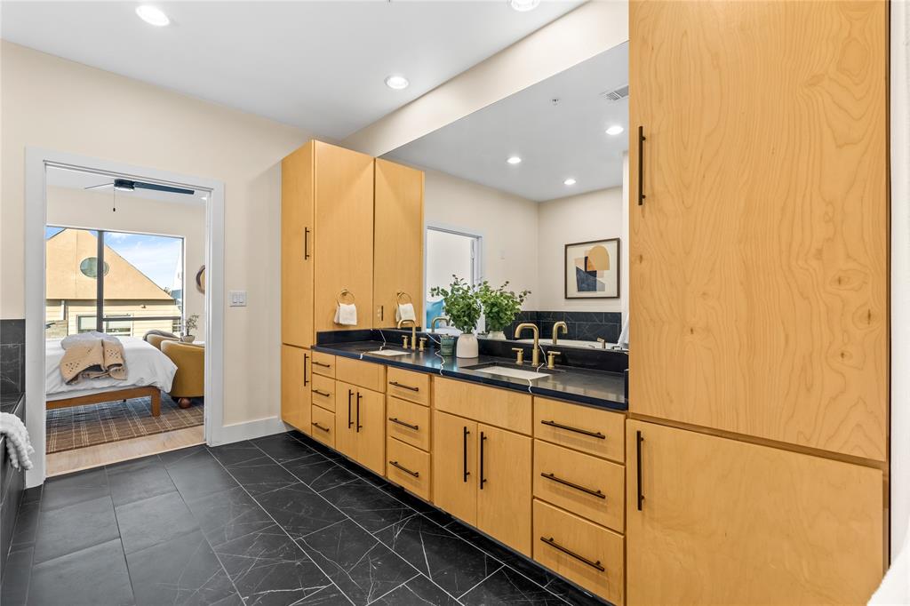 Twnhms 4111 - Residential