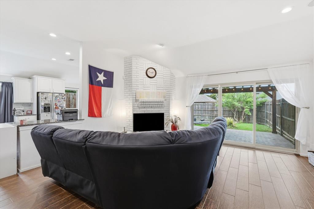 1614 Sunswept Terrace