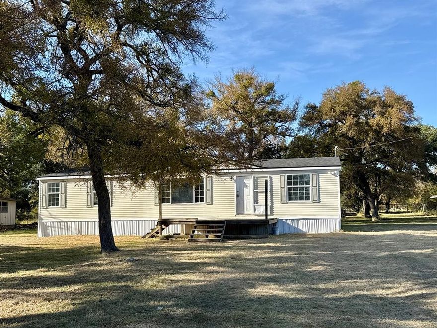 3-bedroom, 2-bath mobile home on in the Cooney Cavern subdivision of Clifton, Texas. Built in 2002, this singlewide manufactured home offers 1,456 sq ft of living space on a 0.35-acre lot. Features include a spacious front yard, open living area, and gravel driveway parking