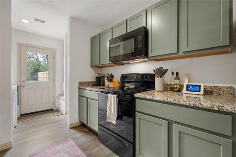 1124 N 13th Street Waco TX 76707