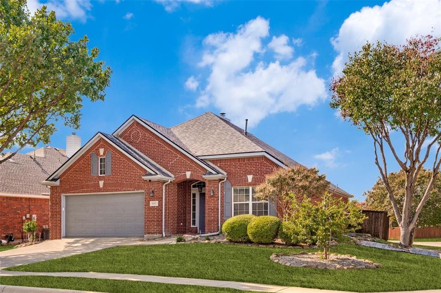 Charming Frisco Home for Lease. Prime Location. Modern Comforts!
Welcome to 8483 Davis Drive, a beautifully maintained home nestled in the heart of Frisco, TX, where comfort meets convenience. This spacious residence offers the perfect blend of style and function with open-concept living spaces, modern finishes, and a bright, inviting atmosphere throughout.
Step inside to find a generous living area filled with natural light, an abundant kitchen featuring stainless steel appliances, granite countertops, and abundant cabinetry. Perfect for entertaining or casual family dinners. The primary suite is a relaxing retreat with a walk-in closet. Additional bedrooms are thoughtfully designed with versatility for guests, a home office, or a playroom. Enjoy evenings on the private patio or take advantage of Frisco’s nearby amenities, including parks, shopping, dining, and award-winning schools. With easy access to major highways, this home provides the ideal balance of peace and proximity.