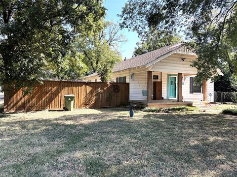Photo of 723 Woodrow Street, Arlington, TX 76012 (MLS # 21090281)