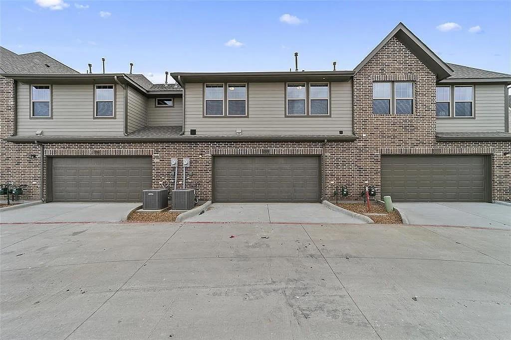 Cambridge Town Homes At Stacy Green - Residential