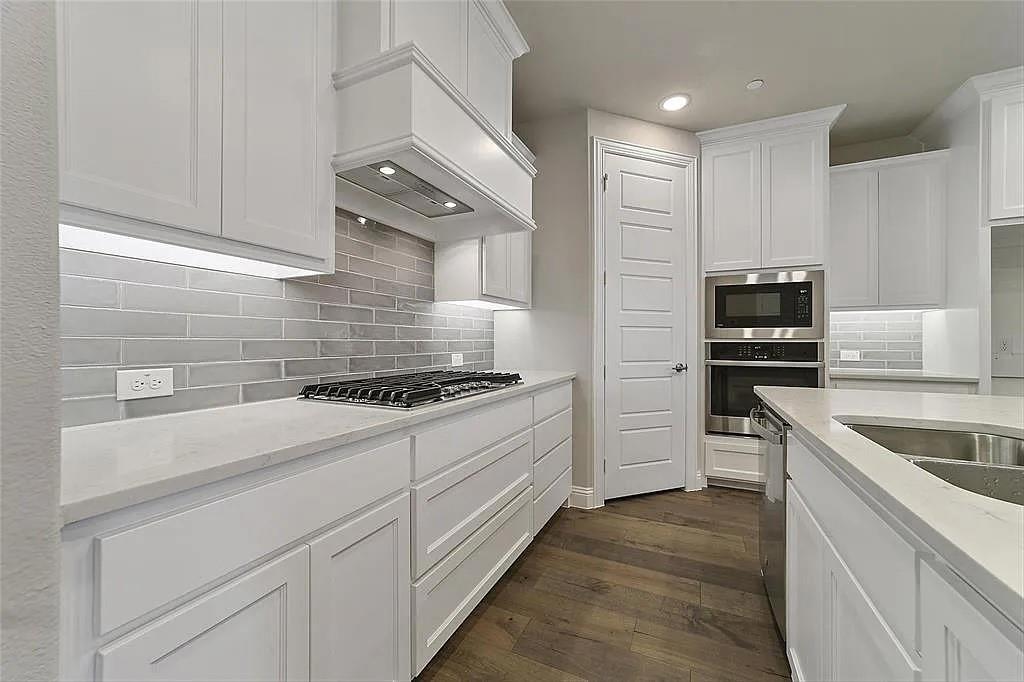 Cambridge Town Homes At Stacy Green - Residential