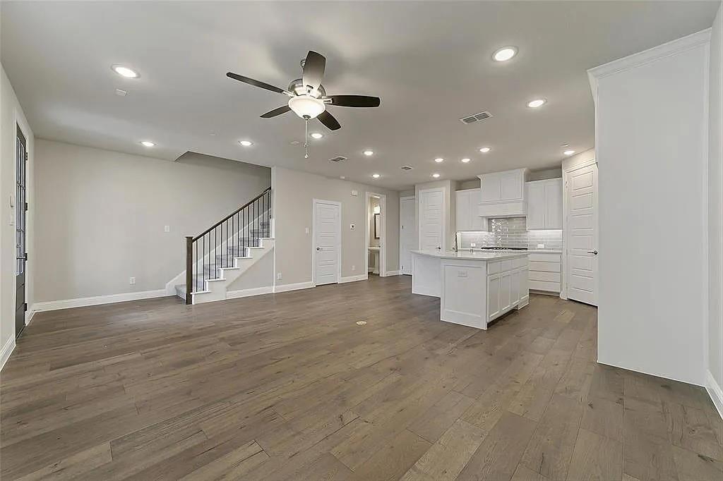 Cambridge Town Homes At Stacy Green - Residential