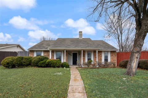 Photo of 1323 Rivercrest Boulevard, Allen, TX 75002 (MLS # 21308389)