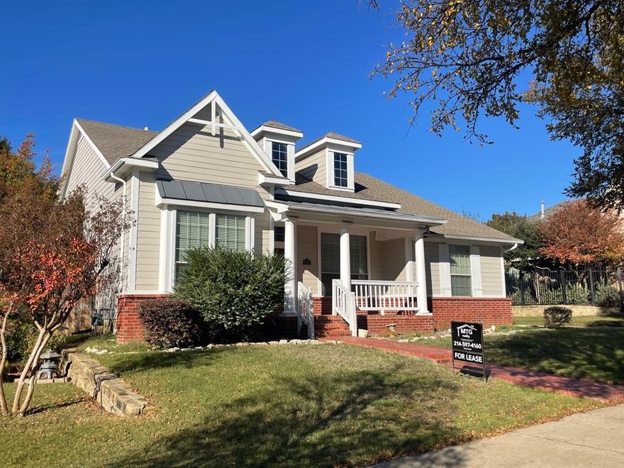 Desirable Home Town residence in award winning Birdville ISD is ready for immediate move in. Spacious and open floor plan with 10 foot ceiling at first floor public spaces. Kitchen is open to living and breakfast areas. Large master suite with tub and separate shower. Upstairs there is a huge game room and half bath. Great location near NRH20, library, gym, grocery, hospital, city hall, etc.