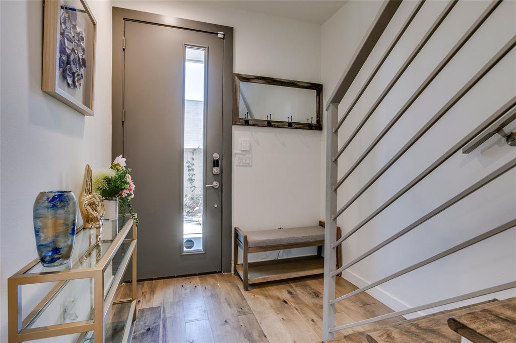 4545 Bowser Avenue 204