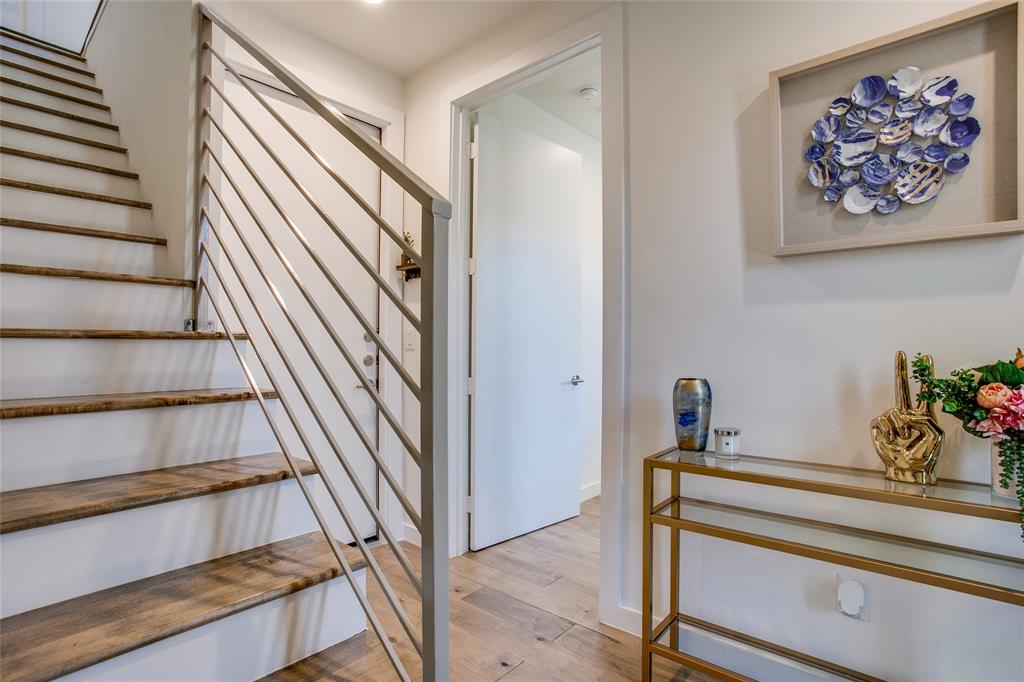 4545 Bowser Avenue 204