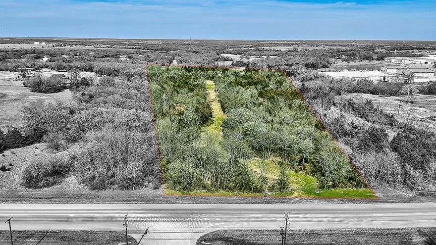 Within 10 miles of the new Margaritaville, this is zoned light commercial, this property is surrounded by other commercial properties.  Located in a growing area, this property is perfect to build your business on.  Restaurants and shopping are near by.