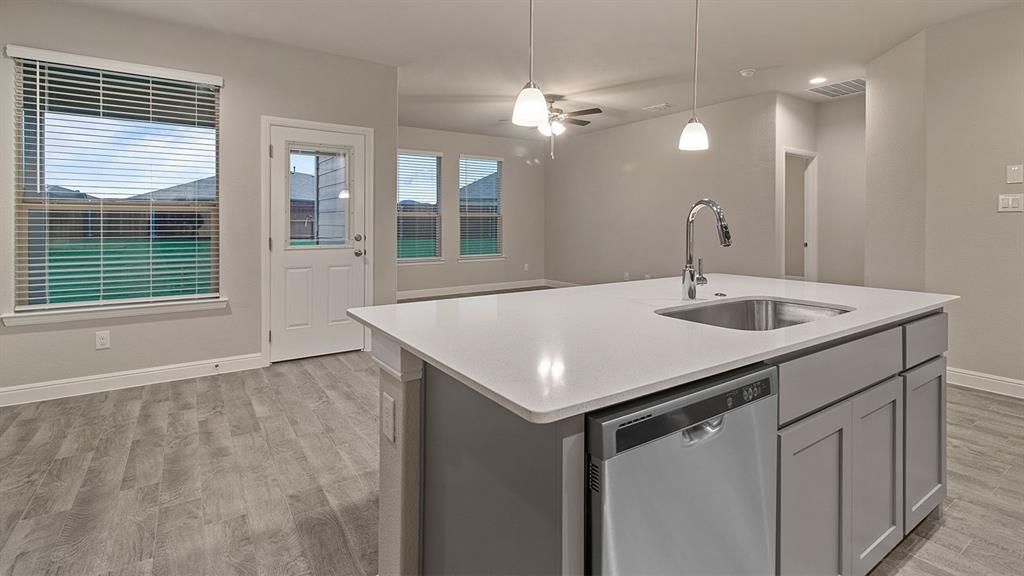 1412 CANTERBURY Trail