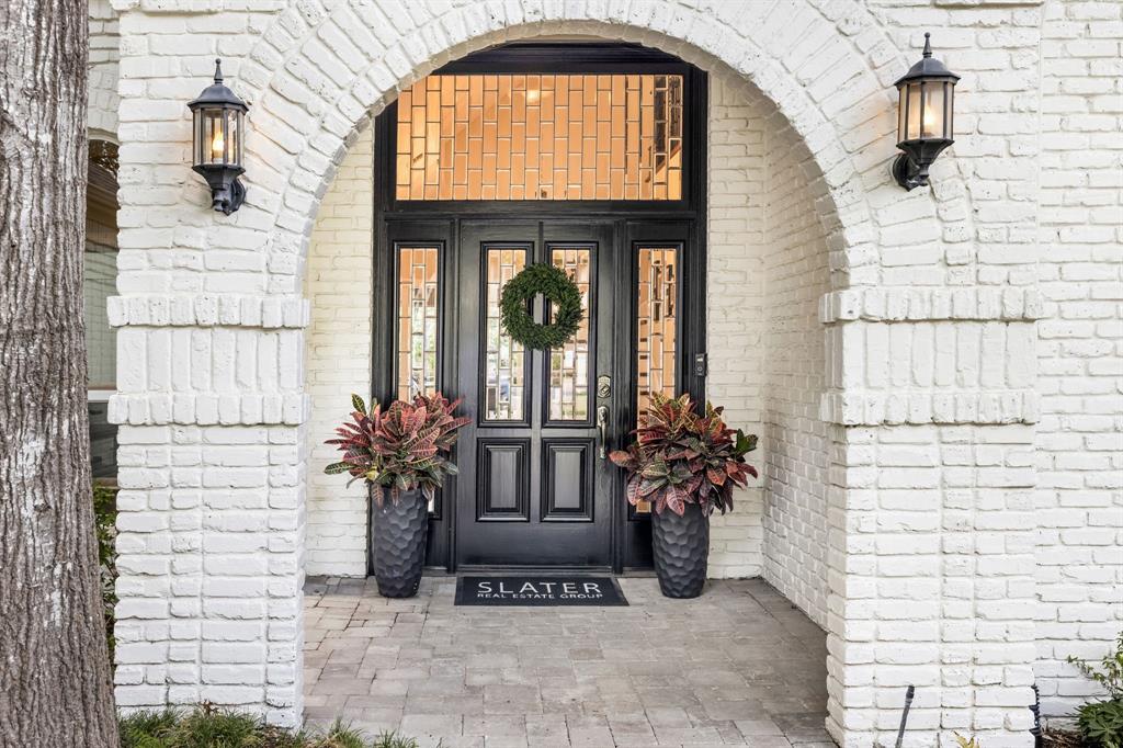 9016 Green Oaks Circle