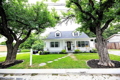 Single Family Residence in Bowie TX 300 Matthews Street.jpg