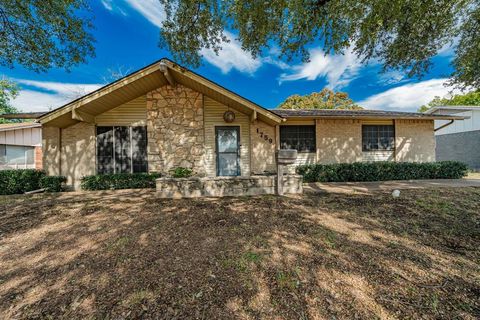 1759 Gross Road Dallas TX 75228