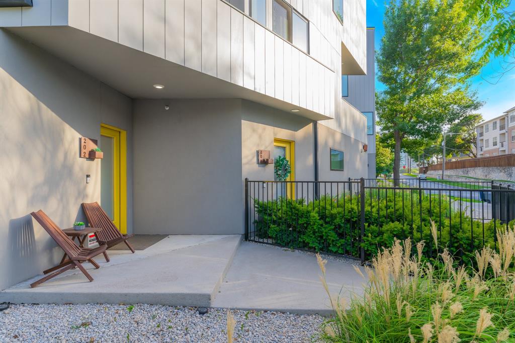 4608 Coles Manor Place 202