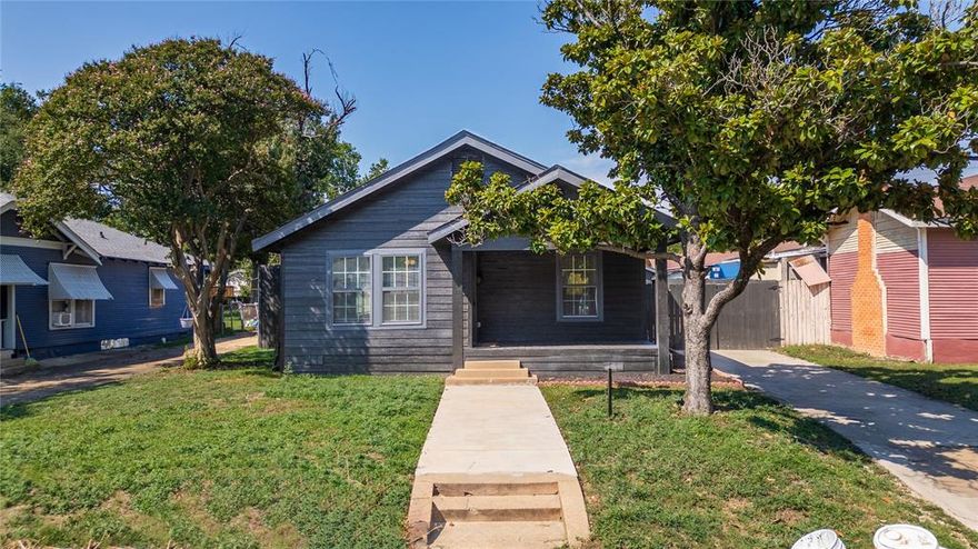 Second home flex area in the back of the property, renovated ! This property features a second structure that can be utilized as a multi space office,flex space, possible ADU,living quarters that is not included in the square footage, adding an extra four hundred and fifty-five sq. ft. Everything is newly renovated throughout the home with gorgeous natural lighting,wood flooring, and sleek restrooms and finishes. Along with freshly painted walls, this newly renovated home is perfect for entertaining guests. There is a large covered patio area in the backyard for those hot summer days! There is an open-plan kitchen with plenty of cabinetry to store all the kitchen tools and spices. In the master bedroom, you can walk into your large closet and view the weather for the day through the window. Both full bathrooms inside the main house are adorned with marble shower tiles for a sleeker look. The back-of-the-house unit is capable of becoming a full-on suite with its half bath and main room unit, which have AC and gorgeous natural lighting, as the rest of this house. The half restroom can easily be converted to a full bath with plumbing already connected. Being only 10 minutes away from the Bishops Arts District, this is definitely a house to schedule a tour. Don't hesitate, and book your showing today!