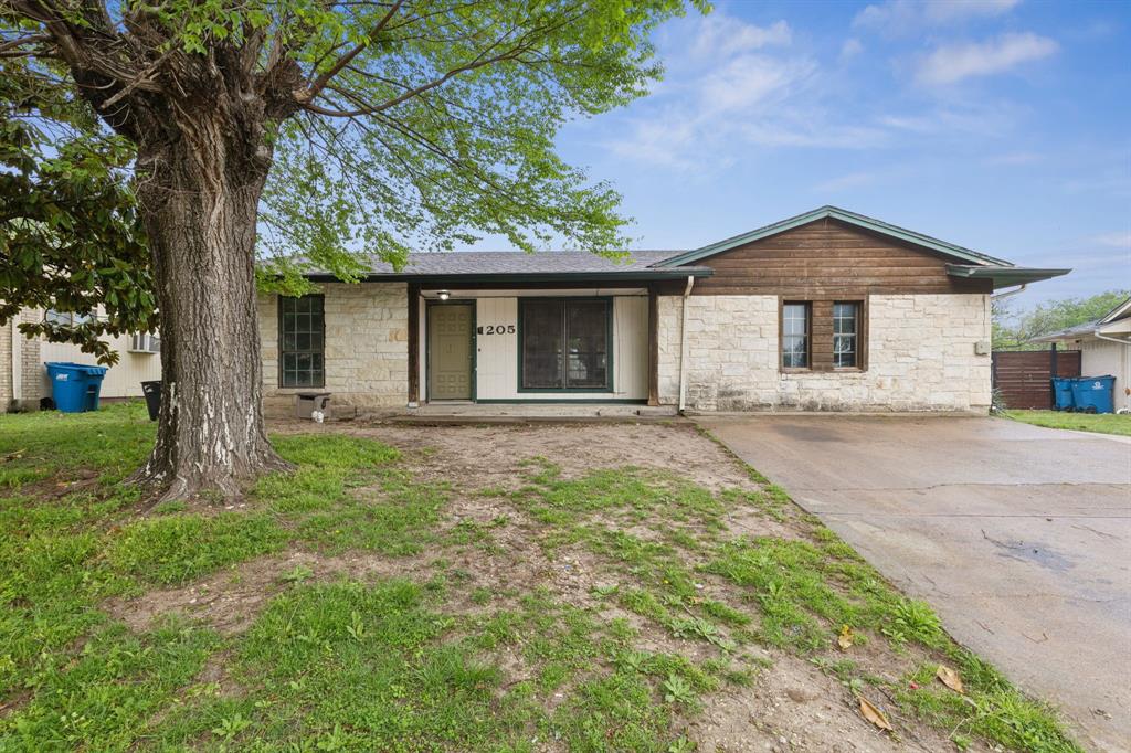 1205 Oak Creek Drive