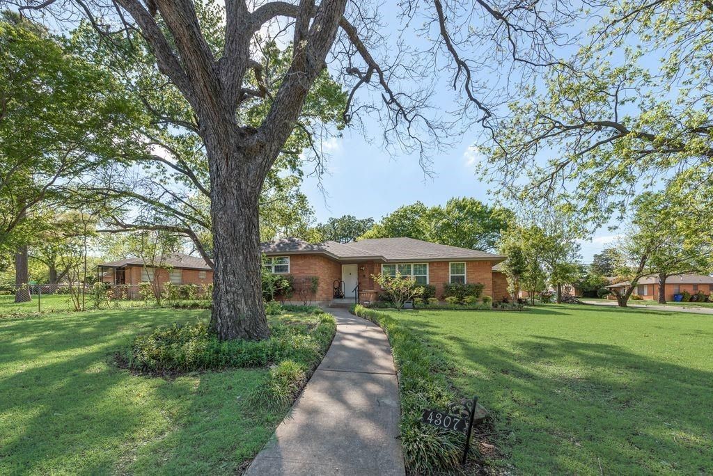 Photo of 4307 Oak Trail, Dallas, TX 75232 (MLS # 21252391)
