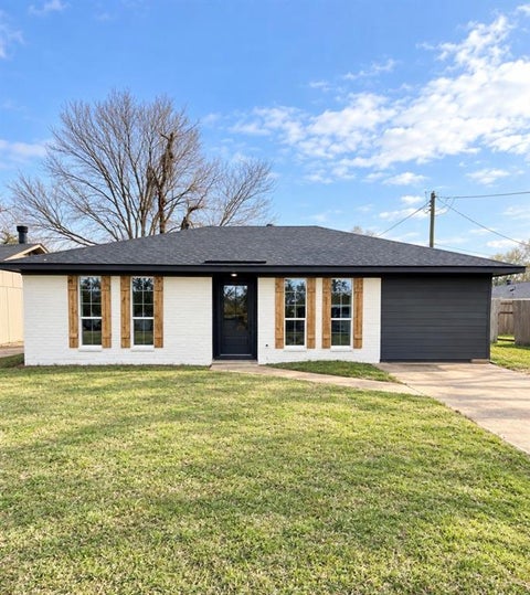 Photo of 4908 Dahlia Drive, Bossier City, LA 71111 (MLS # 21387504)