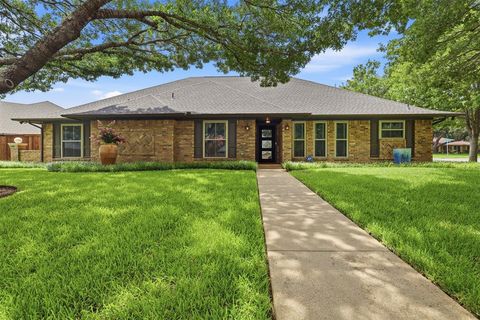 Photo of 4217 Candlewind Lane, Fort Worth, TX 76133 (MLS # 21309912)