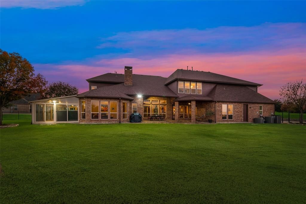 Photo of 411 Crestfield Court, Sunnyvale, TX 75182 (MLS # 21150163)