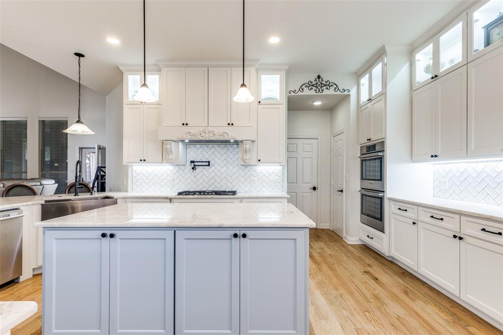 3827 W Crescent Way W