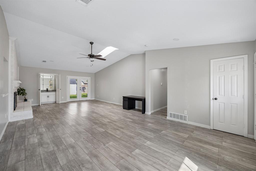 1605 Versailles Drive