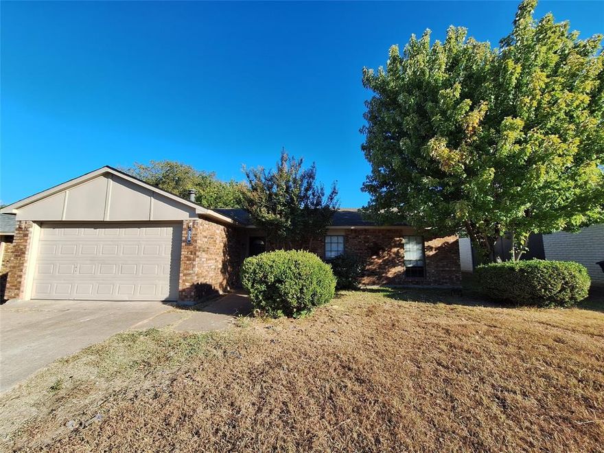 Wonderful 3 bedroom, 2 bath home in Allen's Windridge neighborhood. This home has recently been renovated. Flooring, cooktop, vent, and roof all replaced in 2023. Paint and other updates in 2024.
Kitchen is open to living room and dining area. Master has a walk in closet. 
1.5 car garage gives room for a car with a little extra for storage.