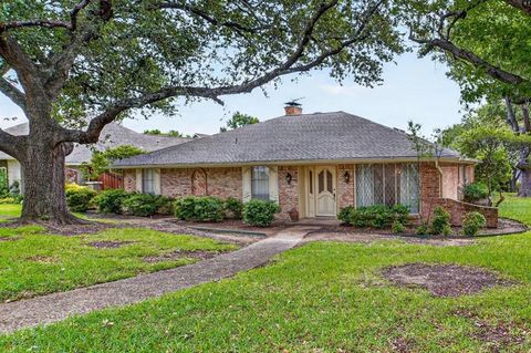 Photo of 6804 Kenwhite Drive, Dallas, TX 75231 (MLS # 21245936)