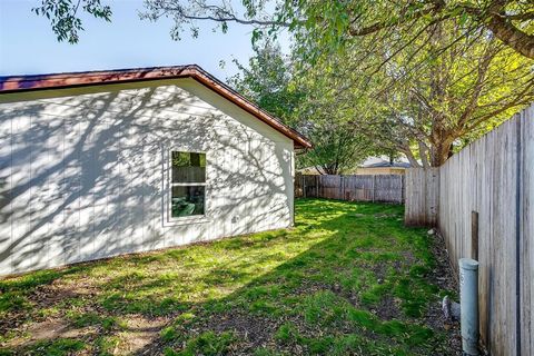 A home in Crowley