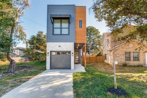 Photo of 2210 Bethurum Ave, Dallas, TX 75215 (MLS # 21314927)