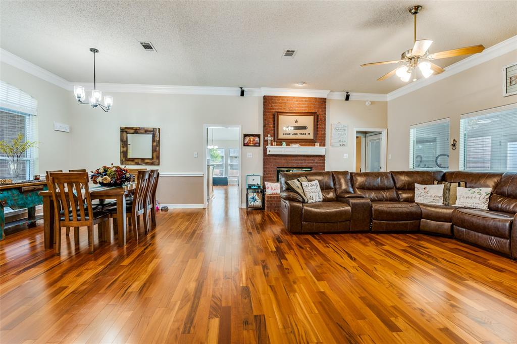 1020 Shady Oak Trail