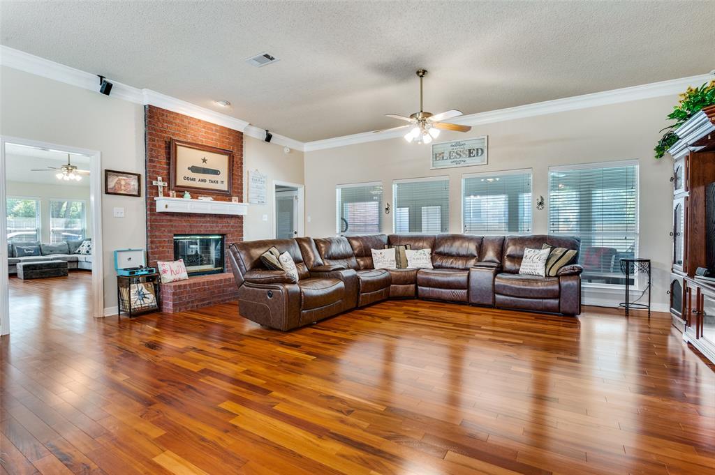 1020 Shady Oak Trail