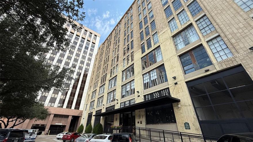 $350 Credit Towards Move In Costs! Welcome to SoCo Urban Lofts, where historic charm meets modern downtown living. This spacious loft features soaring ceilings, exposed brick walls, and views of Reunion Tower—perfect for those seeking a unique and stylish space in the heart of Dallas. Interior Features, Open-concept floor plan with industrial character with large windows offering incredible natural light and skyline views. Authentic loft details including exposed ductwork and brick. Generous living and dining space, ideal for entertaining Enjoy the Building Amenities including, rooftop pool with panoramic downtown views, roof deck and outdoor lounge areas, fitness center, Clubroom-Party Room with Catering Kitchen, Concierge and on-site management, Laundry room
Common area WiFi. Centrally located with walkability to restaurants, parks, shops, and public transportation. Live minutes from Deep Ellum, the Farmers Market, AT&T Discovery District, and more. Designated parking space on 2nd level garage, same level storage-locker 8x8 unit included. Schedule your tour today!