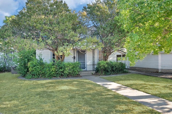 Photo 1 of 40 — 1228 W Gambrell Street, Fort Worth, TX 76115