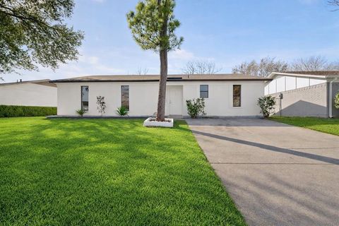 Photo of 1429 EASTSIDE Drive, Mesquite, TX 75149 (MLS # 21182107)