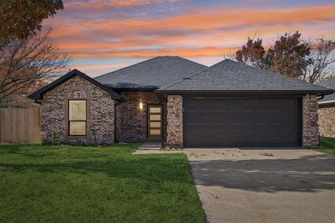Photo of 1023 N Fannin Street, Rockwall, TX 75087 (MLS # 21136469)