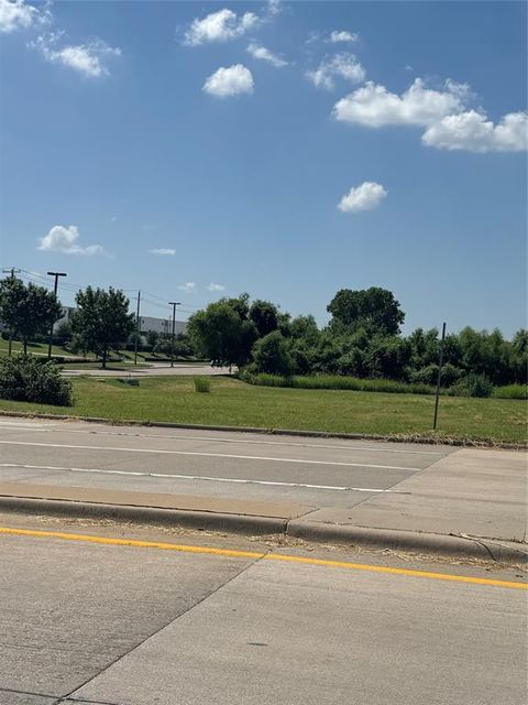 1000 E Danieldale Road DeSoto TX 75115