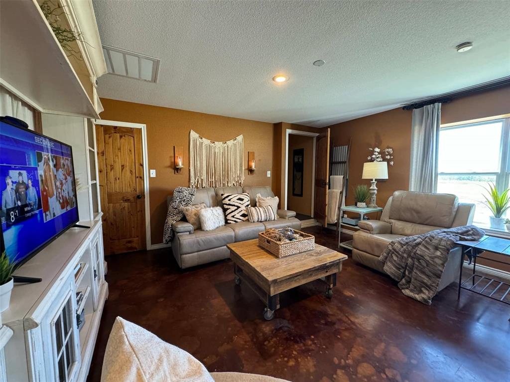 2077 N Hwy 78