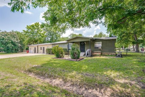201 E 2nd Street Quinlan TX 75474