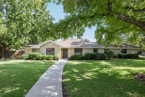 Photo of 2 Pebblebrook Court, Brownwood, TX 76801 (MLS # 21094101)