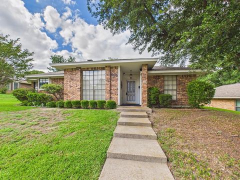 Photo of 537 Sapling Way WAY, DeSoto, TX 75115 (MLS # 21307993)