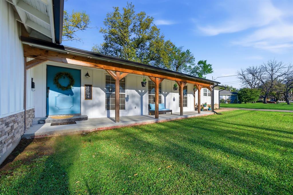 1704 S Houston Street