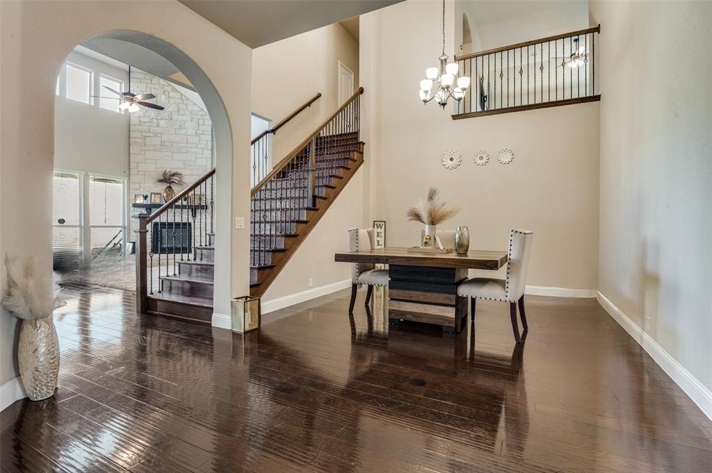 1960 Silverleaf Drive
