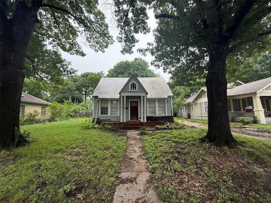 APPROVED TO BE SOLD FOR $56,000 BELOW 2025 ASSESSED VALUE!!!!!! 2Bed 2Bath Home located in the Trinity Heights-Rev Subdivision of Waxahachie. Offering nearly a quarter of an acre, TONS of potential and instant equity with plenty of room to grow and add value. The flexible layout includes a spacious primary suite and main living area. This home is ideal for buyers ready to roll up their sleeves and personalize. This home has tremendous ROI potential for either long-term holding or short turn over. Requiring some repairs however, this property is a hidden jewel.